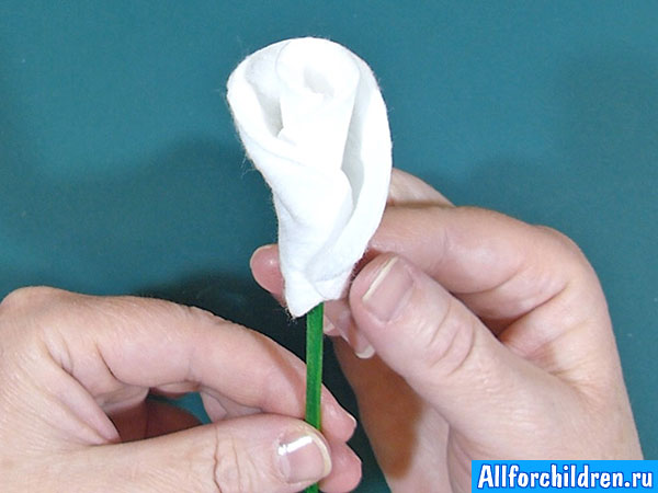 Как сделать розы из ватных дисков своими руками?