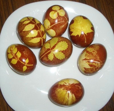Пасхальные яйца с красивым растительным орнаментом