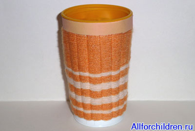 Плетеная корзинка из пластикового стакана