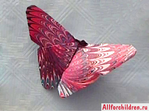 Бабочка из декоративной бумаги
