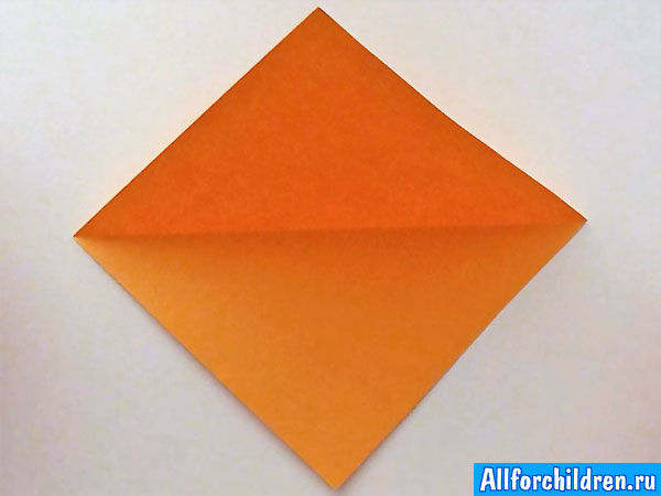 Шаг 4. Диагональная складка квадратного листка