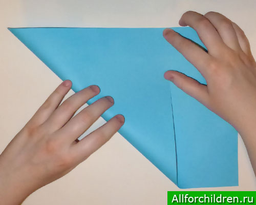 Складываем лист бумаги по диагонали