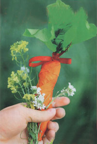 Морковка из гофрированной бумаги с сюрпризом