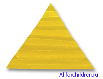 Треугольник из гофрированной цветной бумаги
