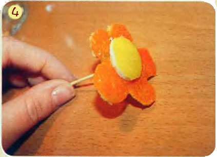 Цветок из кожуры апельсина