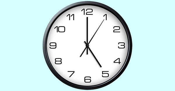 Часы со стрелками. Час о. Часы 10 вечера. Часы со стрелками. Часы на 5 часов вечера.