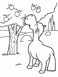 Лошадка ест яблоки прямо с дерева