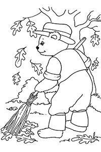 Дворник-медведь подметает листья