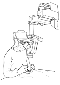 Хирургическая операция под микроскопом