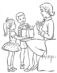 Дети дарят подарок учительнице