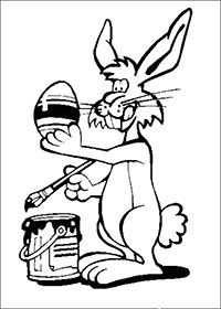Кролик раскрашивает пасхальное яйцо