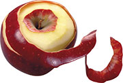 Красное яблоко и его кожура
