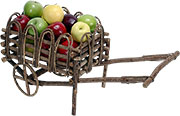 Яблоки в декоративной тележке из палочек