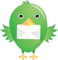 Зелёная птица с конвертом в клюве