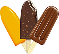 Три эскимо на палочке - фруктовое, шоколадное и сливочное в шоколадной глазури с орехами
