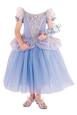Принцесса в сиреневом платье с волшебной палочкой