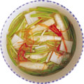 Овощной суп с зеленью и сухариками