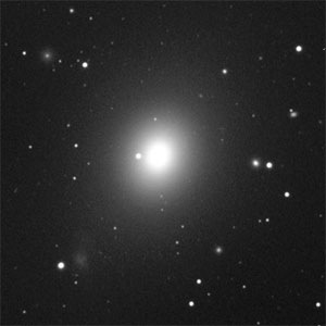 Эллиптическая галактика M49 в созвездии Дева (тип Е4)