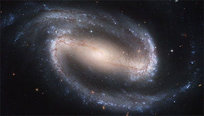 Спиральная галактика с перемычкой NGC 1300 в созвездии Эридан (тип SBbc)